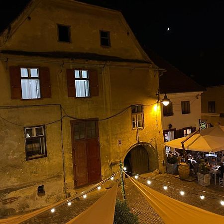 Ultracentral Medieval Apartment Hermannstadt Exterior foto