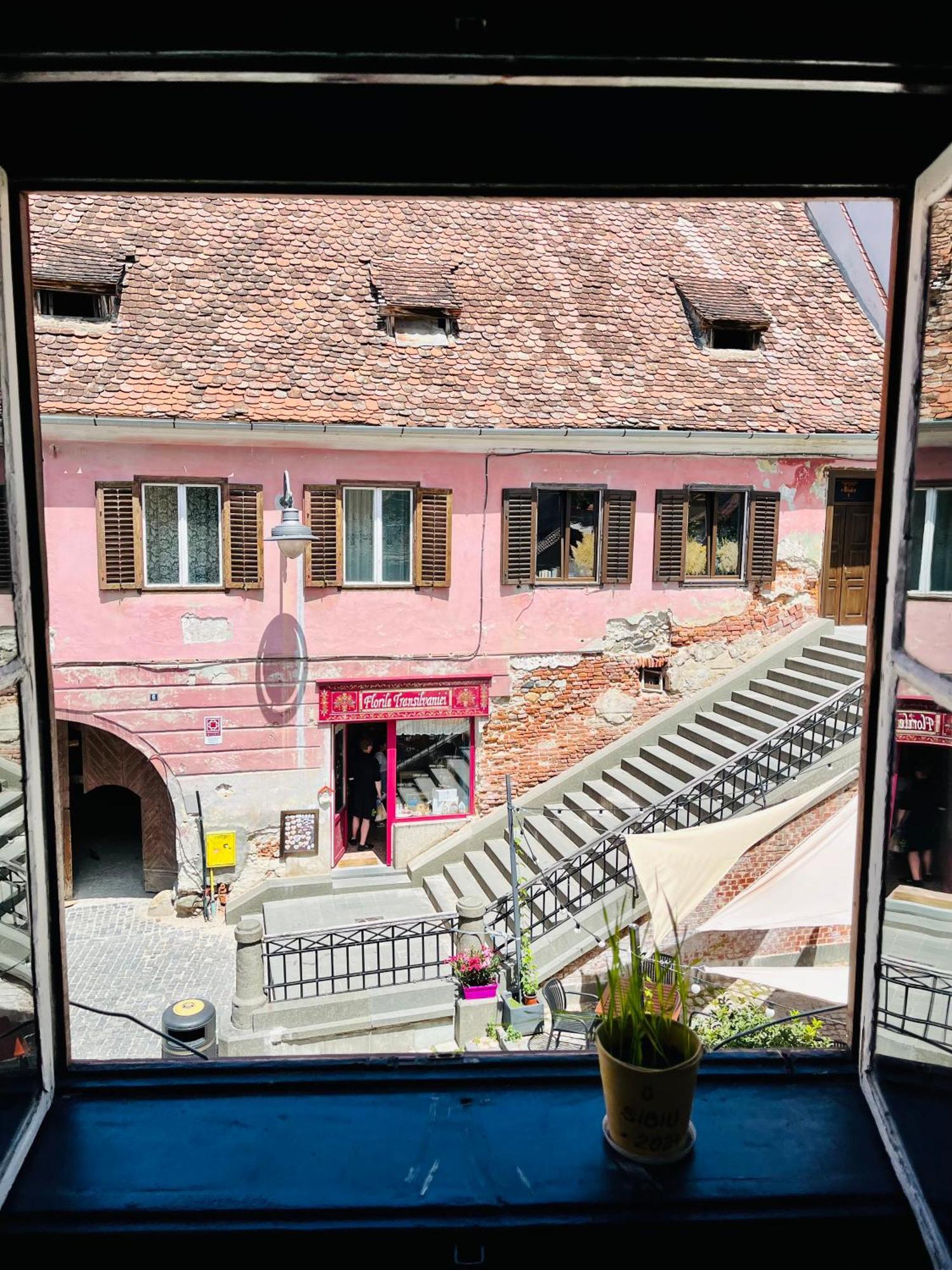 Ultracentral Medieval Apartment Hermannstadt Exterior foto